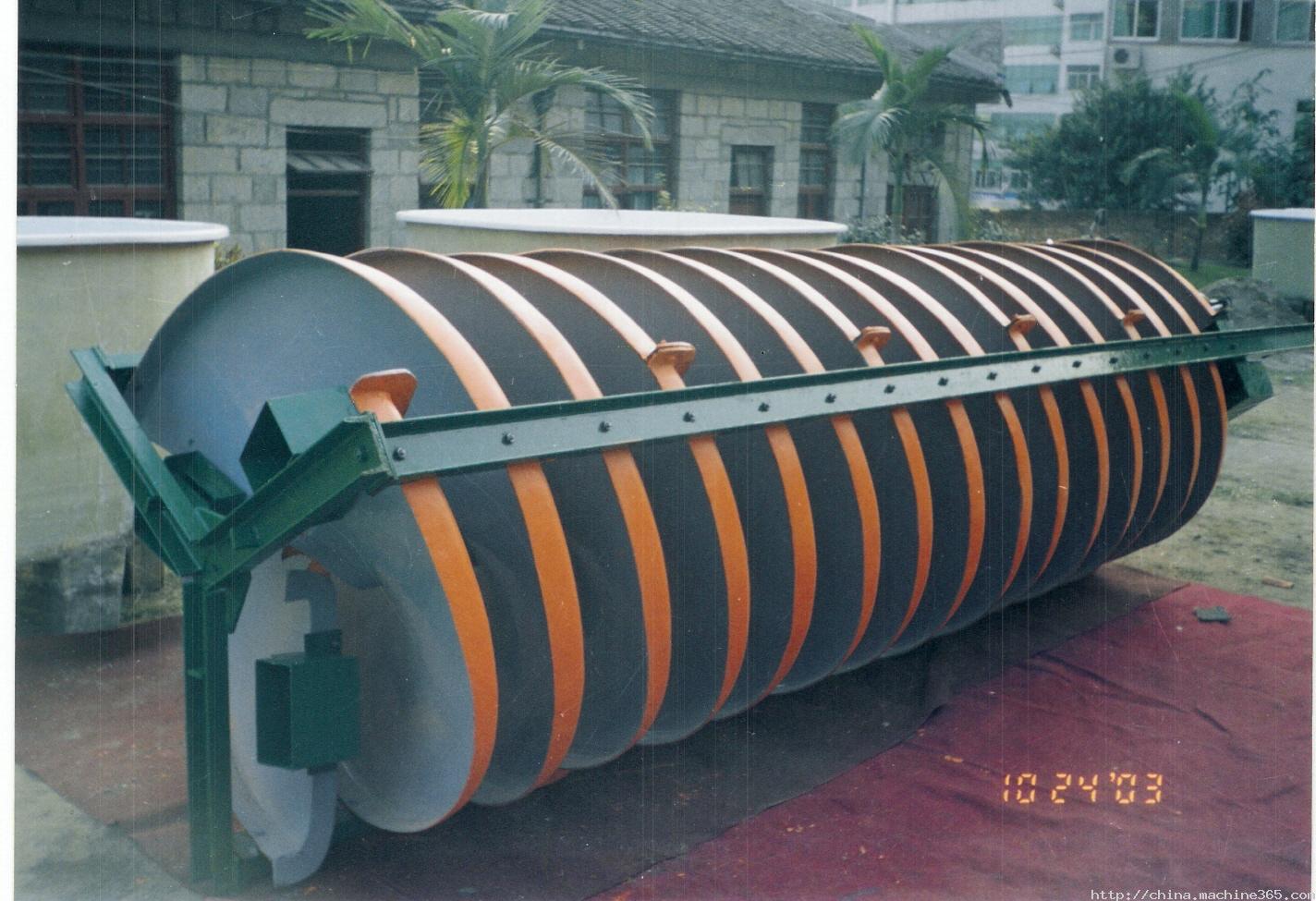 Spiral chute